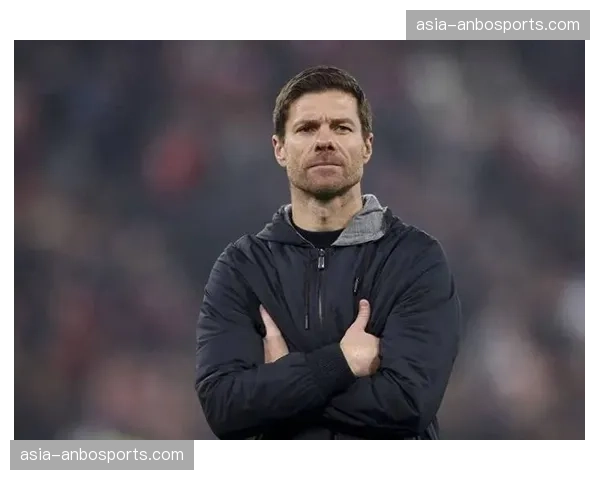 教练专访:勒沃库森主帅阿隆索谈战术设计——“现代足球需要立体的纵向空间创造者” 教练专访:勒沃库森主帅阿隆索谈战术设计——“现代足球需要立体的纵向空间创造者”