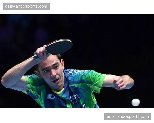 突发：新加坡大满贯男单赛场，巴西选手卡尔德拉诺因脚踝扭伤退赛