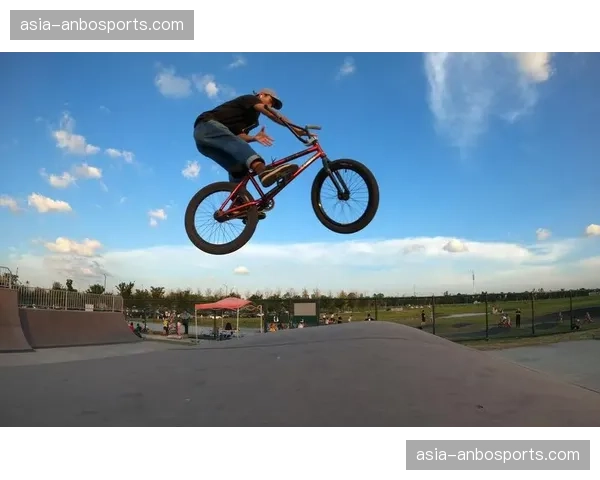 传奇摄影师迈克·布莱克：我镜头中BMX运动的四十年变迁